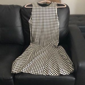 Lauren, sleeveless Black and white dress